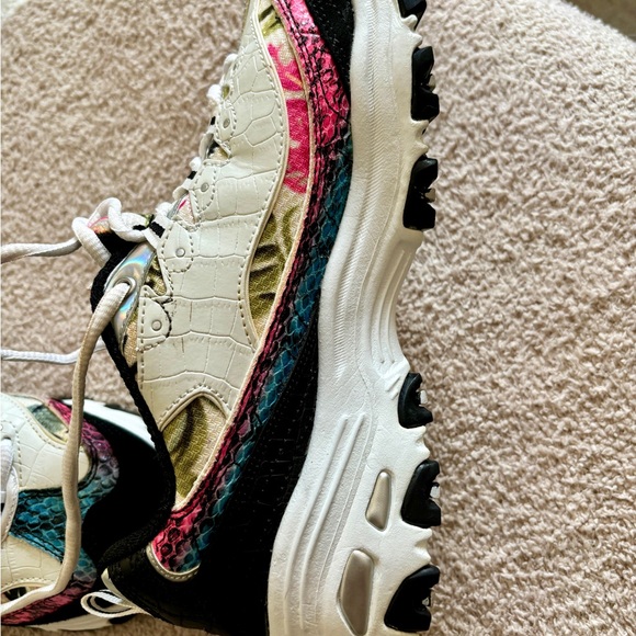Ladies Skechers D’Lites air-cooled memory foam athletic shoes - Picture 8 of 16